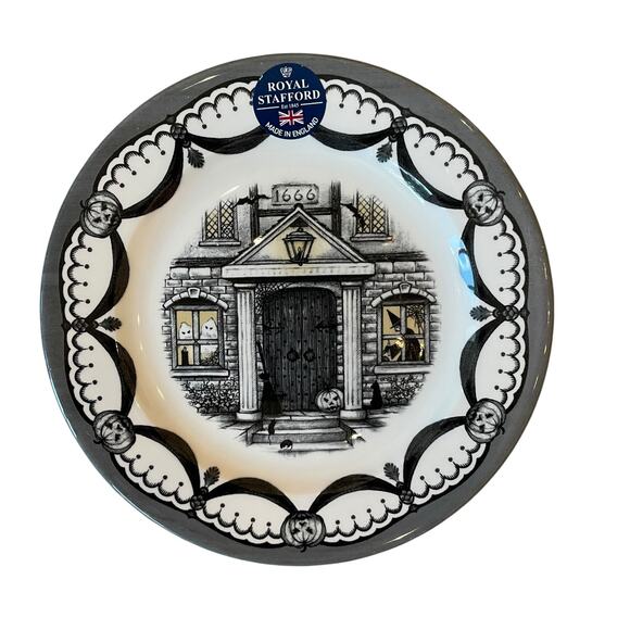 Royal Stafford Halloween Haunted House Salad Plates 8.5in Porcelain Set of 4 New - Picture 7 of 12